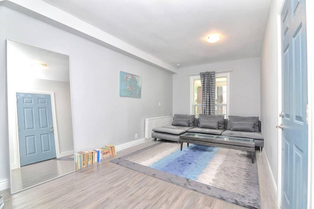 Leslieville Apartment | 1 Bedroom Loft Style Apartment in Leslieville