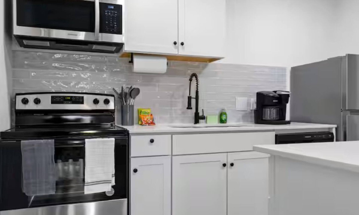 Dallas Apartment | 1-bedroom studio in peaceful Dallas with AC for relaxing stays