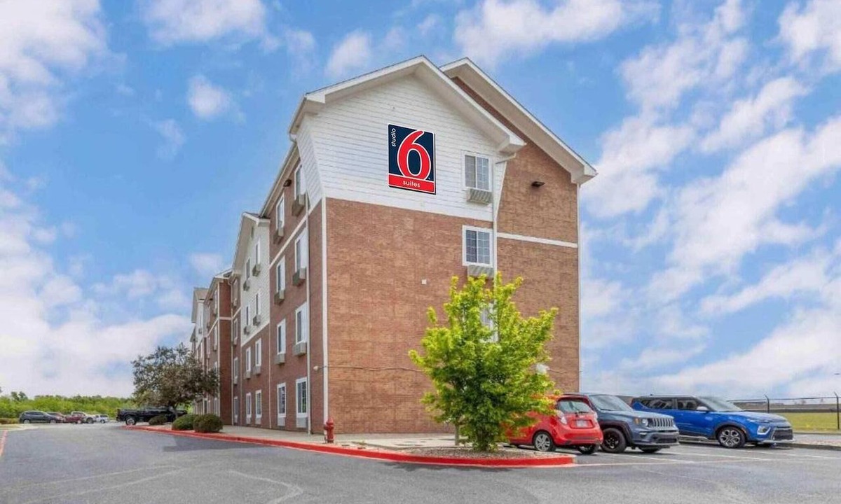 Norman Apartment | 1 Full Bed | Smoking, Kitchen
