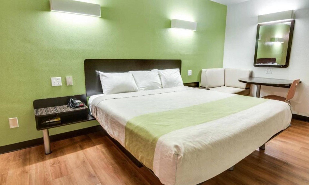 Longview Apartment | 1 King Bed | Smoking, Kitchen, Sofa-Bed