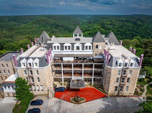 Eureka Springs Historic District Hotel | 1886 Crescent Hotel and Spa
