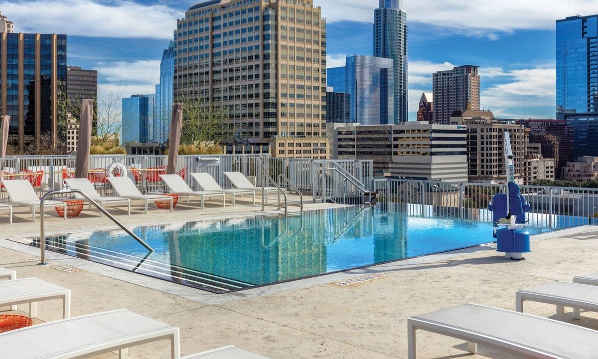 West End Resort | 1BD/Austin - Rooftop Pool & Firepit, BBQ!