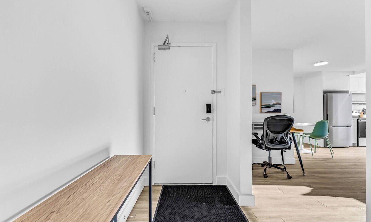 Six Points Apartment | 2 Bed|Free Parking| Balcony |Smart TV|Central