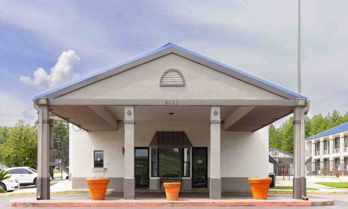 Nacogdoches Apartment | 2 Full Beds | Non-Smoking, Micfridge