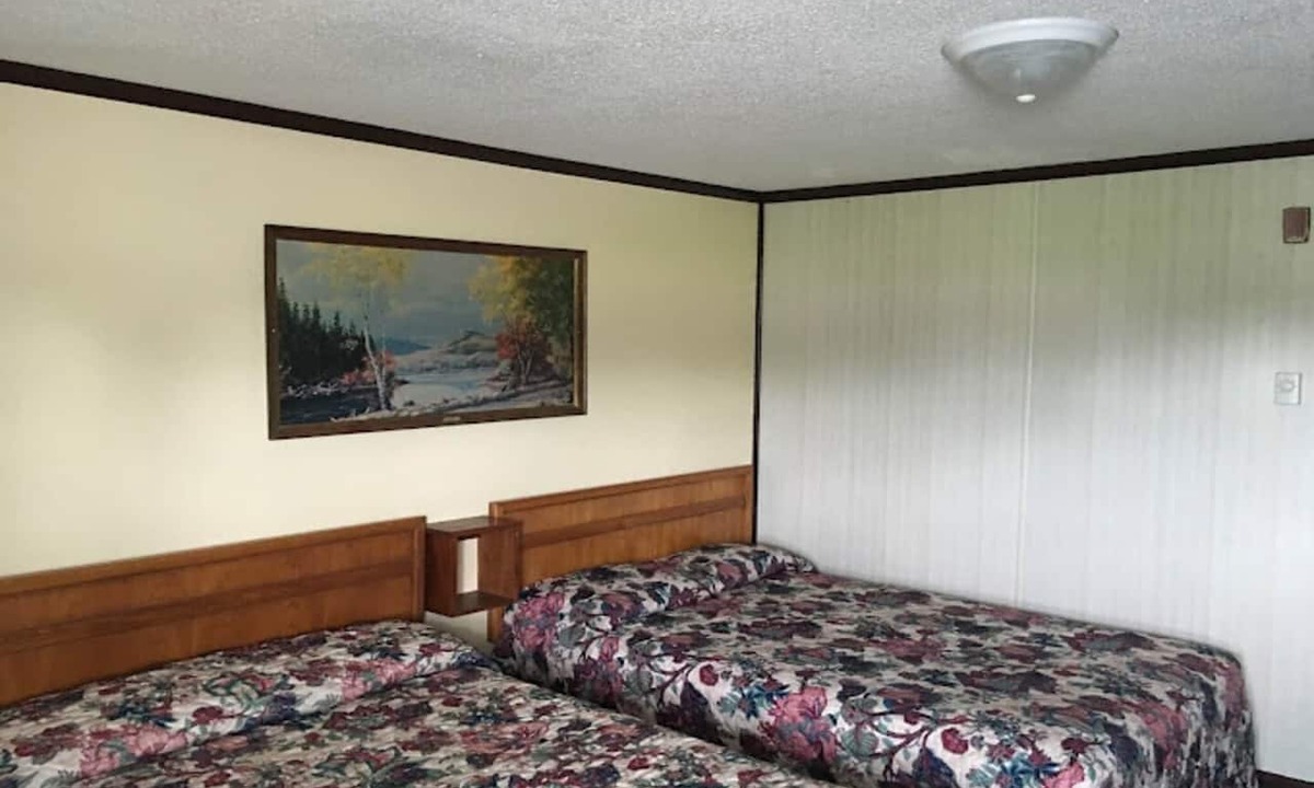Elwood Apartment | 2 Full Beds Non-Smoking