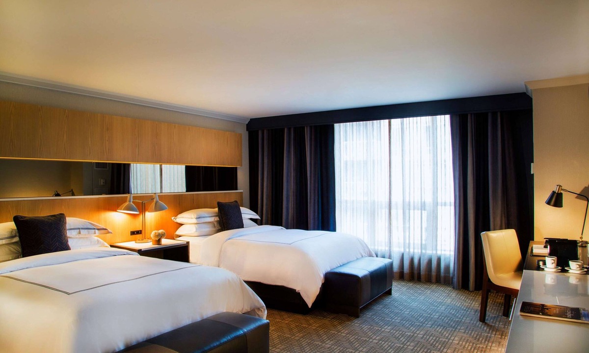 Bloor-Yorkville Hotel | 2 Modern Pet-Friendly Rooms w/Refined Decor Near Subway & Top Attractions