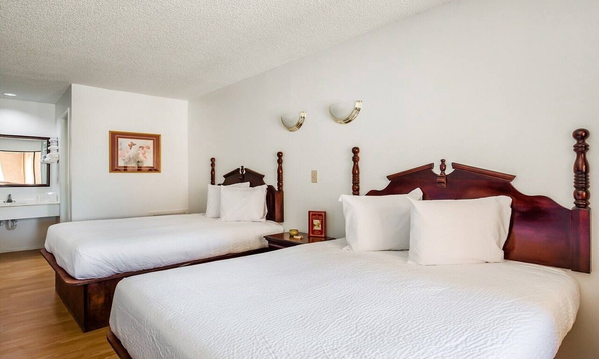 Groesbeck Apartment | 2 queen bed | non smoking