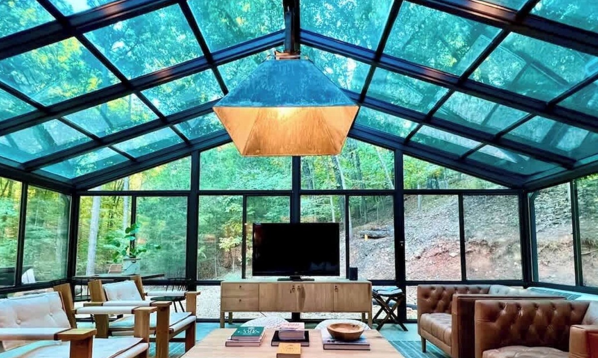 Eureka Springs Cabin | 2 Stylish Cabins, 1 Stunning Property, 6 Guests