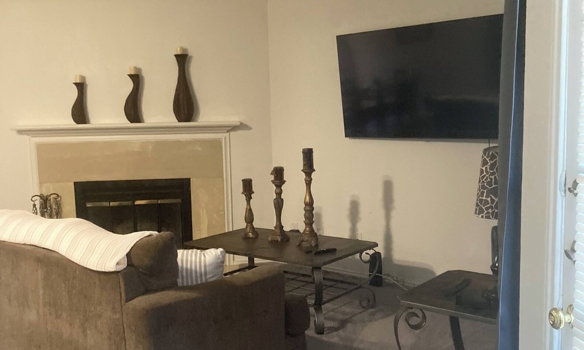 North Arlington Condo | 2Bd Updated Condo- N.Arlington Entertainment District - Gated w/Parking