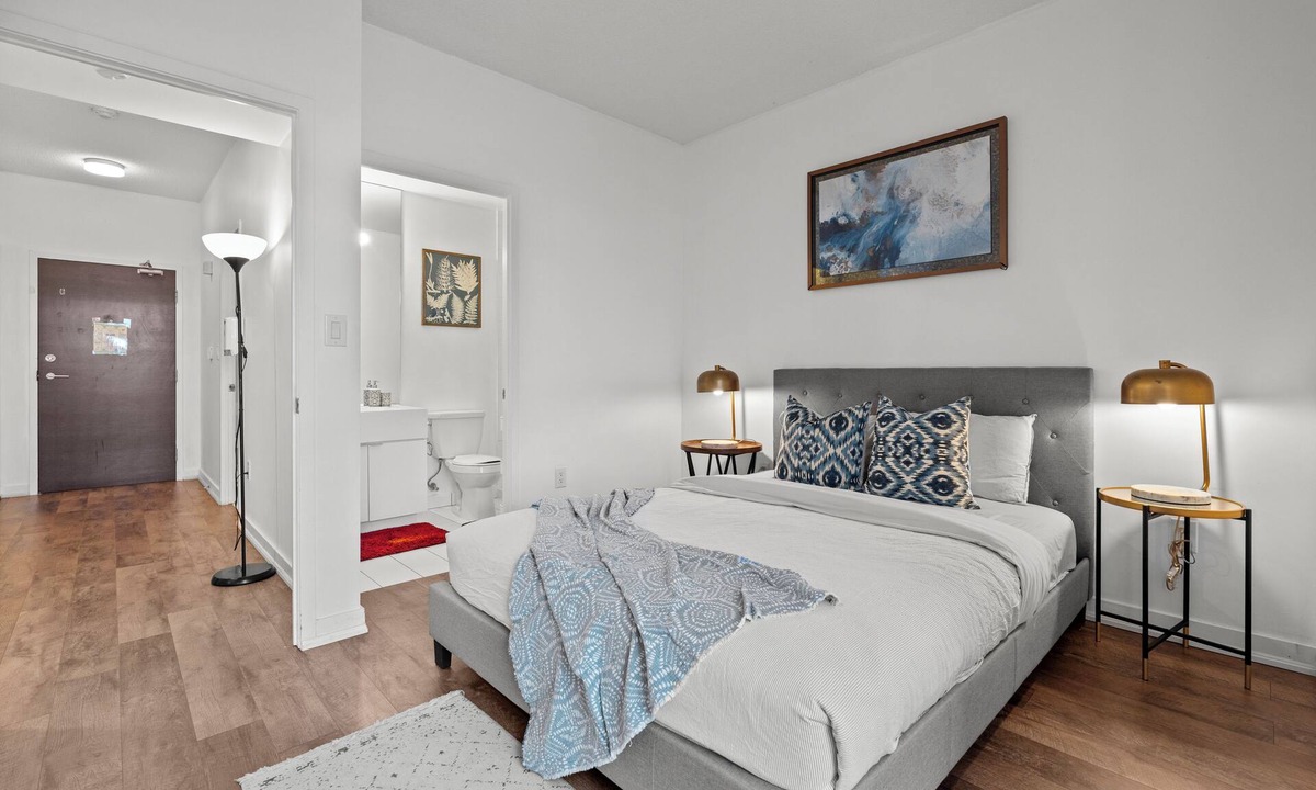 CityPlace Condo | 2BR 2 Bath 6 Guests Parking Balcony Near CN Tower Downtown—By Hostia