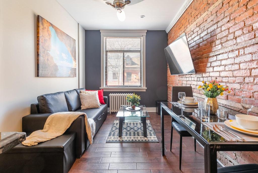 Central Hamilton Apartment | 2BR Apt w King Bed & Netflix -Near Downtown