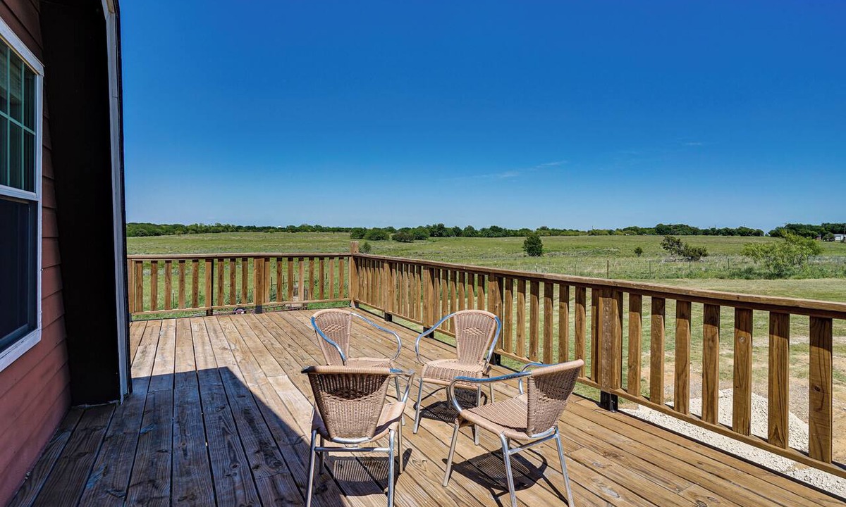 Cleburne House | 2BR Water View Home w/Balcony, Fireplace & AC