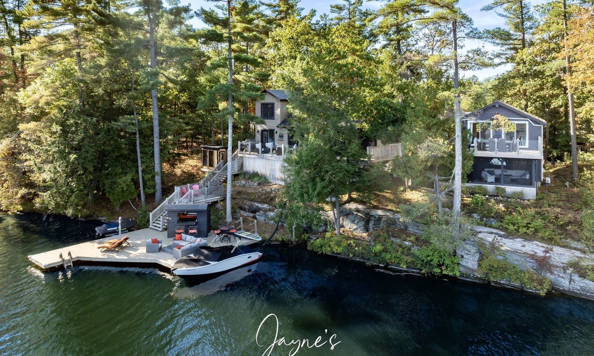 Muskoka Lakes Cottage | 3+ bdrm, 3 bath, Bunkie, Luxury, Lake Muskoka, Miles of boating on the Big 3!