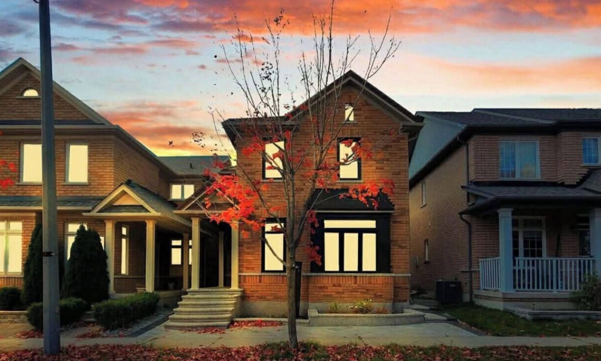 Markham House | 3 bed 2 bath luxury home in Markham