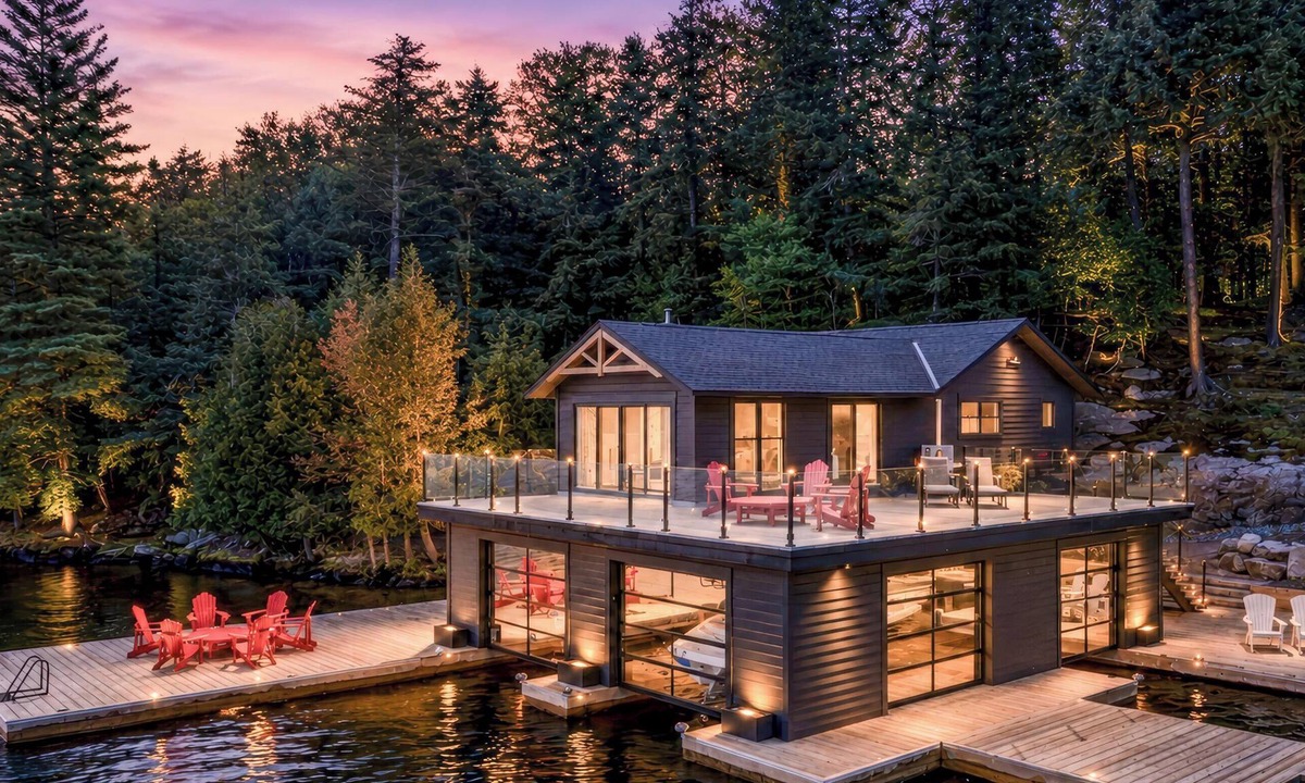 Muskoka Lakes Cottage | 3 bed 3 bath Boathouse on Lake Rosseau