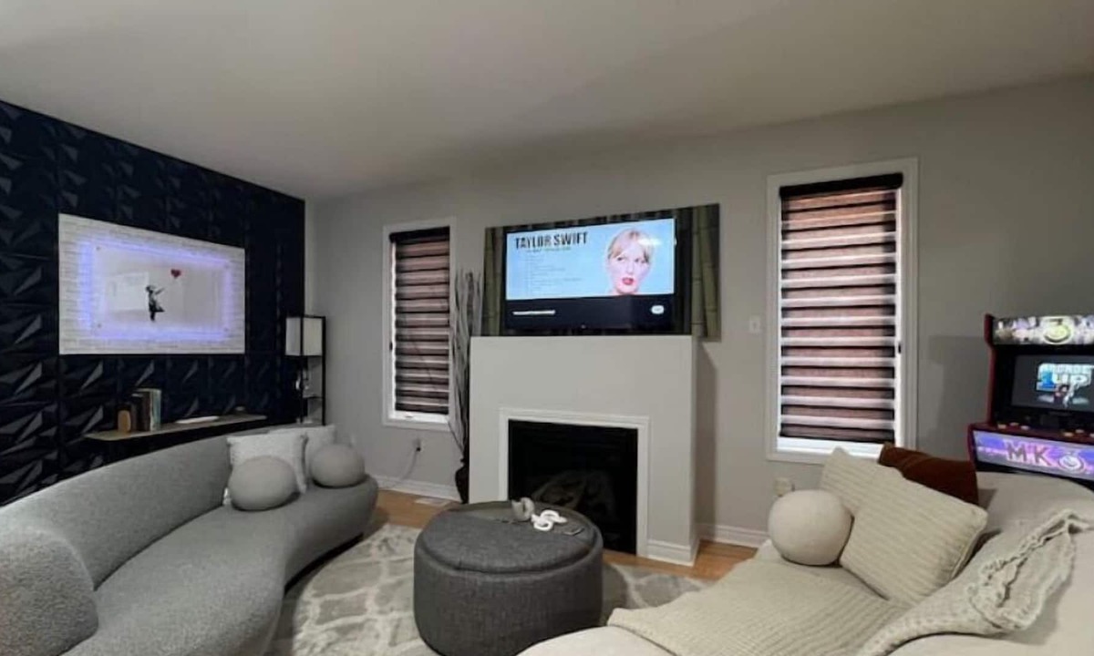 East Credit Apartment | 3 bed house with chefs kitchen