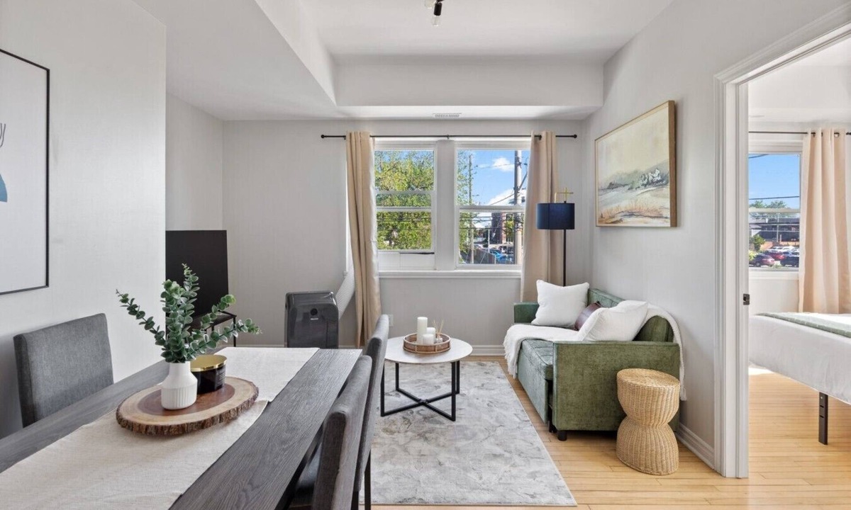 Walkerville Apartment | 3 Bedrooms, 2 Kitchens & 2 Bathrooms—Perfect for Groups