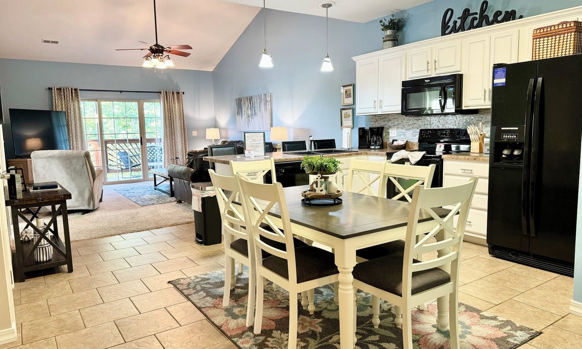 Hollister Condo | 3 BR 2 Bath Lakefront Condo Vickery Resort with full dock access.