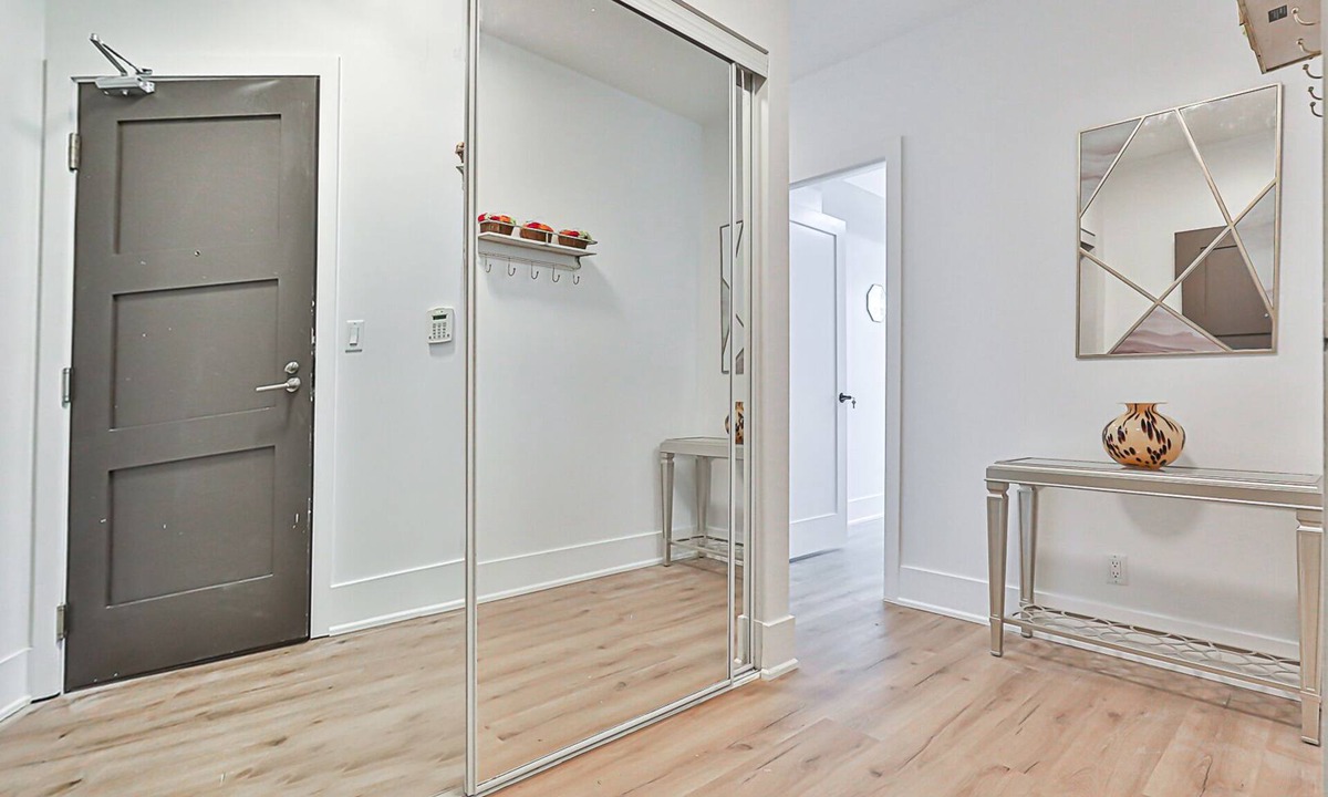 CityPlace Apartment | 3 BR w/parking Downtown Toronto beside CN Tower, Rogers Centre and MTCC