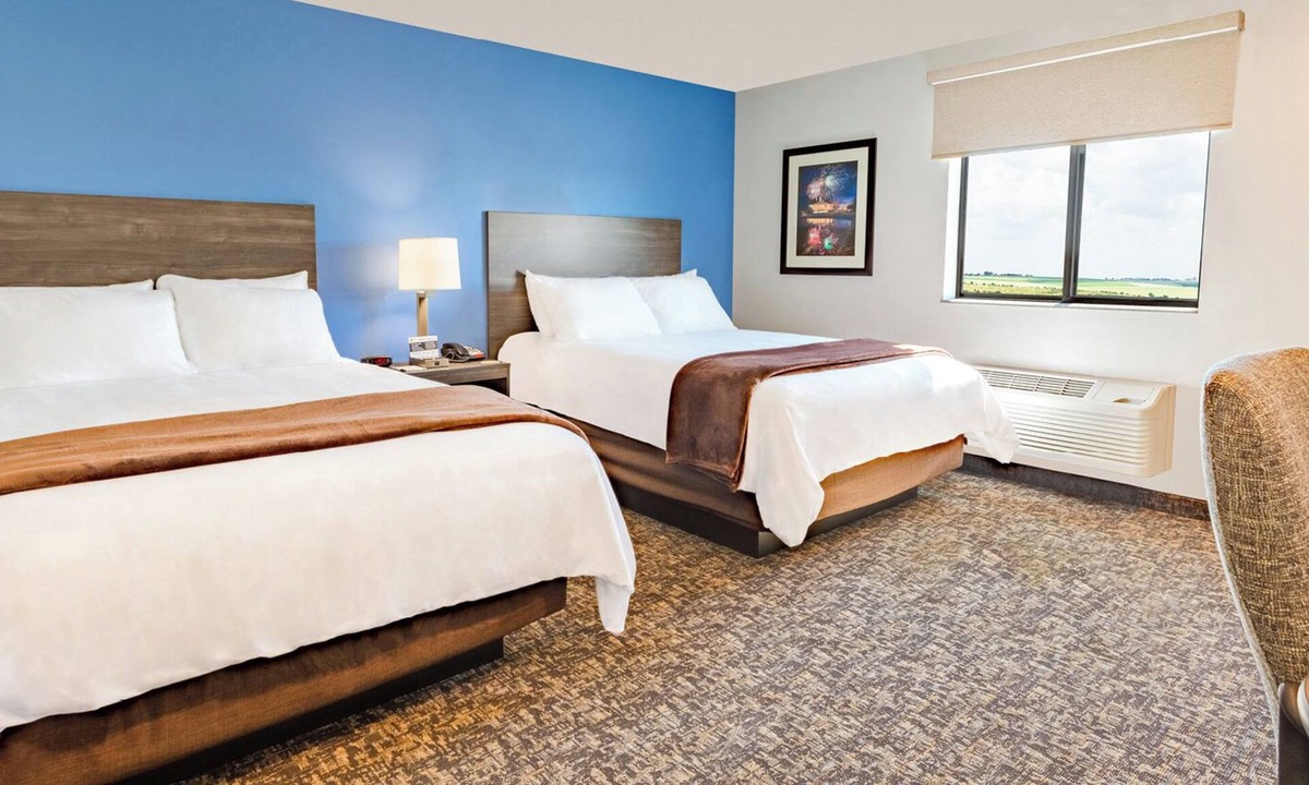 St. Joseph Hotel | 3 Bright, Comfortable Rooms – Walk to Parks & Restaurants Nearby