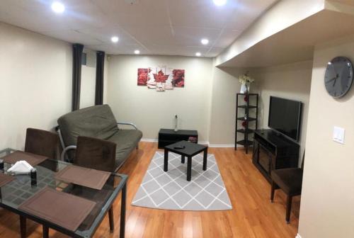Richmond Hill Apartment | 3 Spacious Bedroom Basement Apartment in Richmond Hill