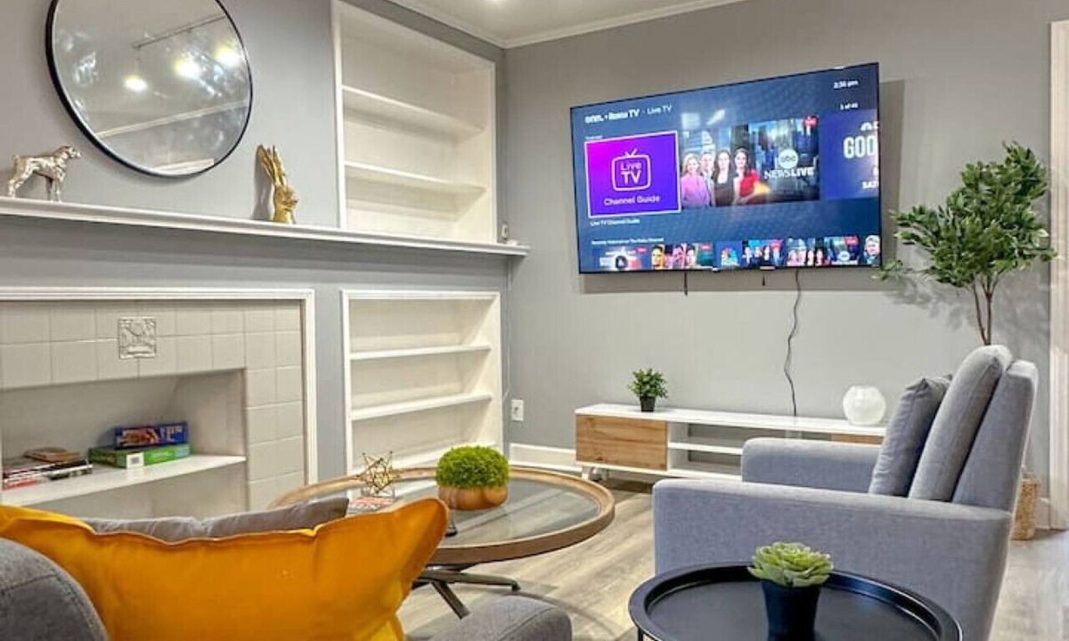 Niagara Falls House | 3500sf, Arcade, 6bdrm, 2 kitchen, 3baths, Parking