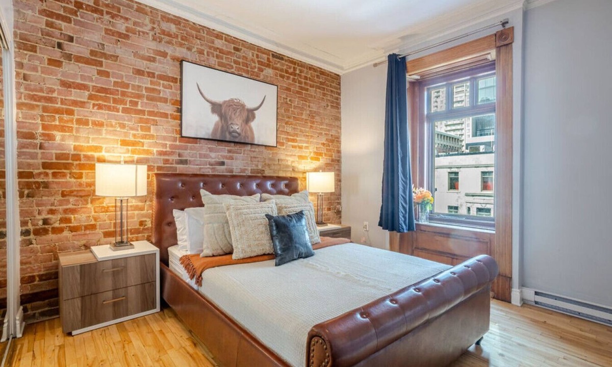 Downtown Montreal Apartment | 3BDR Apt | Rooftop Spa Tub & Grill on Crescent