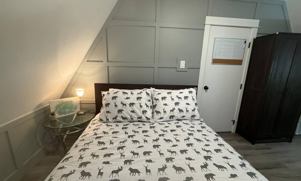 Saskatoon Downtown House | 3BDR Entire House 1BLK to River/5min Walk to DTWN