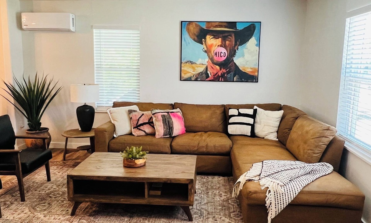 Hico House | 3BR, 1.5BA with covered parking minutes to downtown, 20 minutes to Stephenville.
