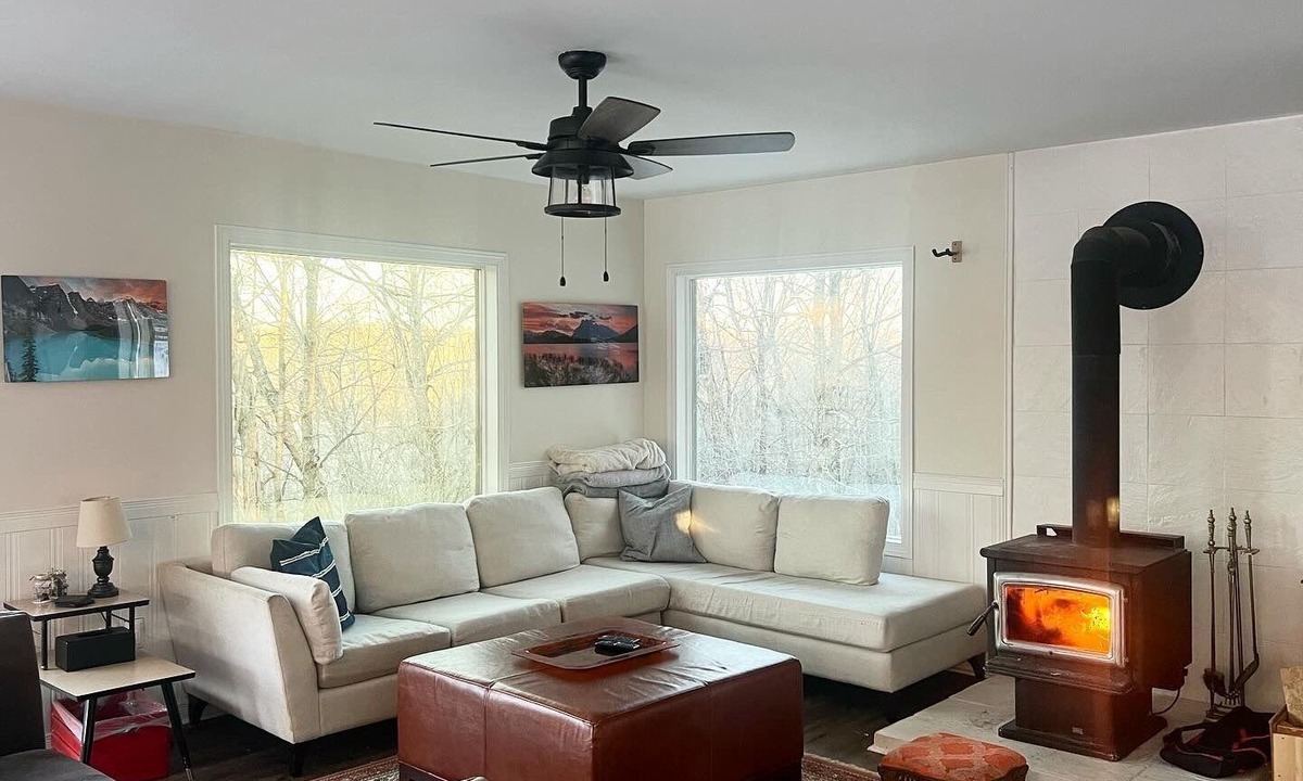 Whitestone Cottage | 4.5 Acre Property with Two Cottages on Shawanaga Lake