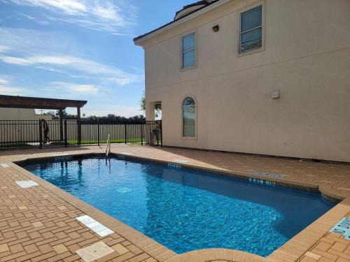 McAllen Apartment | 4 BR Smart Luxe Condo, Gated Community, Pool View, Mins to Costco & Top Golf
