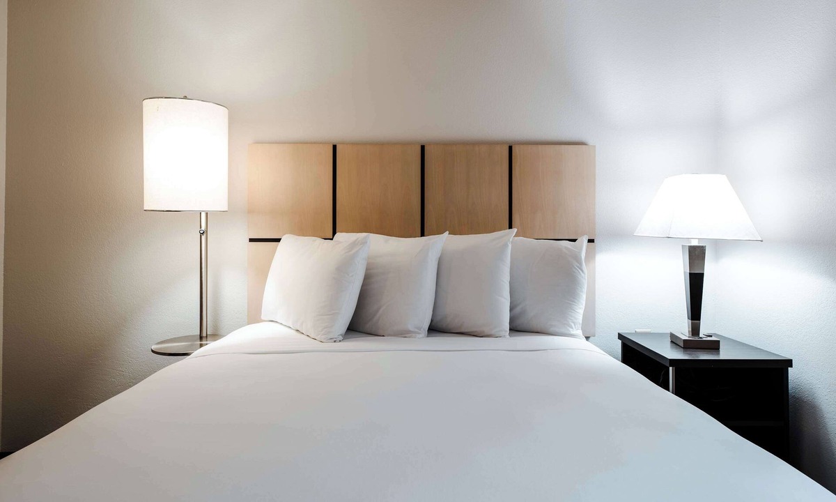 Fossil Creek Hotel | 4 Modern Units | Free Parking | Pet Friendly | Near Museum
