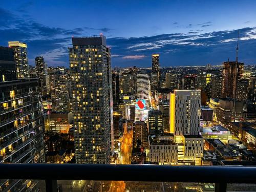 Garden District Apartment | 48th Floor Luxury Downtown Condo, Breathtaking Toronto Views