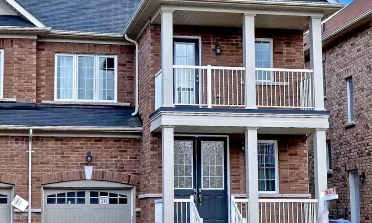 Brampton House | 4BR Family house ~ Backyard ~ Balcony~Board Games