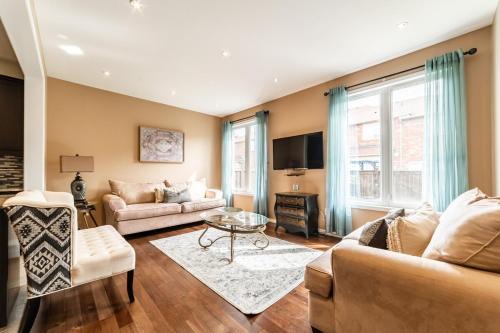 Milton House | 4br Near Hilton Falls - Kelso - Gazebo, Workspace