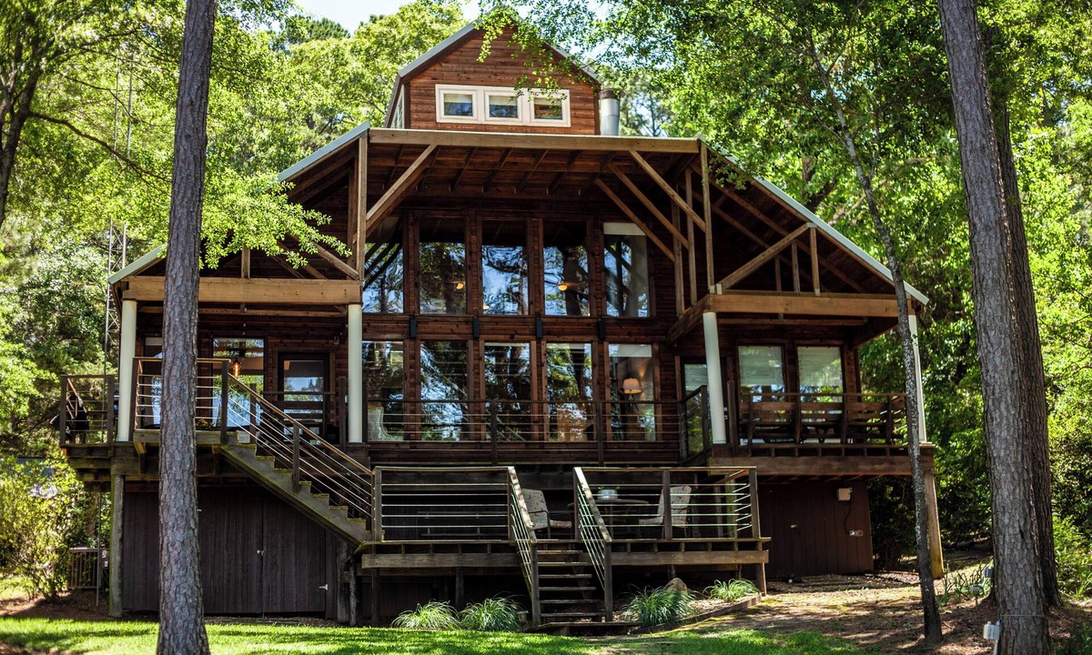 Bullard House | 5 BDR Lakefront Home w/Tree House on Lake Palestine