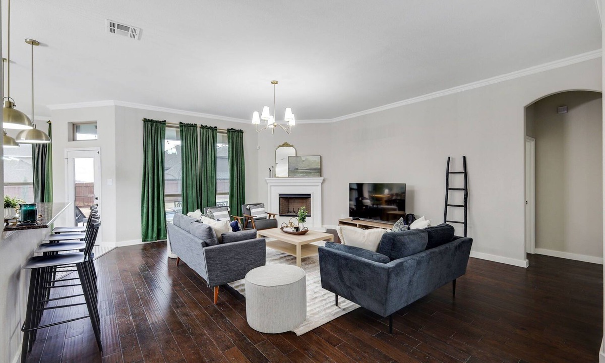 Waxahachie House | 5-Bed/2-Bath Pool & Backyard Retreat