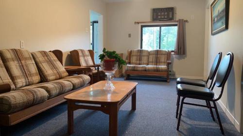 Roseneath House | 5 Bedroom Cottage at Rice Lake