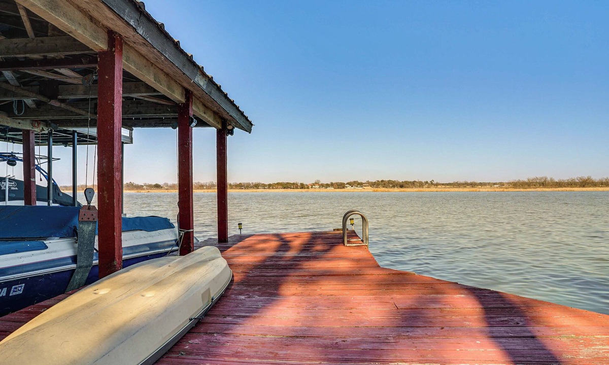 Dennis House | 5 Mi to Granbury Square: Waterfront Escape w/Dock