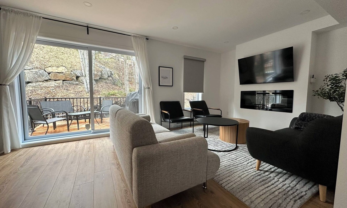 Saint-Faustin-Lac-Carre House | 5 Star Mountainside Retreat - ski in/ski out