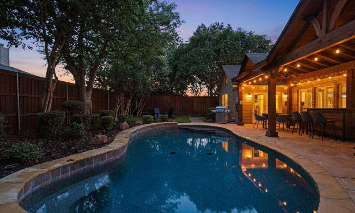 Corinth House | 5BD,2BA w Backyard Oasis, Pool, Jacuzzi, Firepit