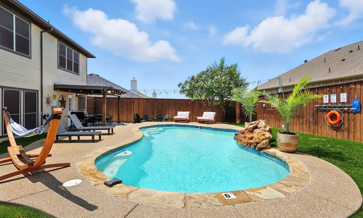 Burleson House | 5BD/3BA Pool Oasis – Come Rest, Relax & Recharge