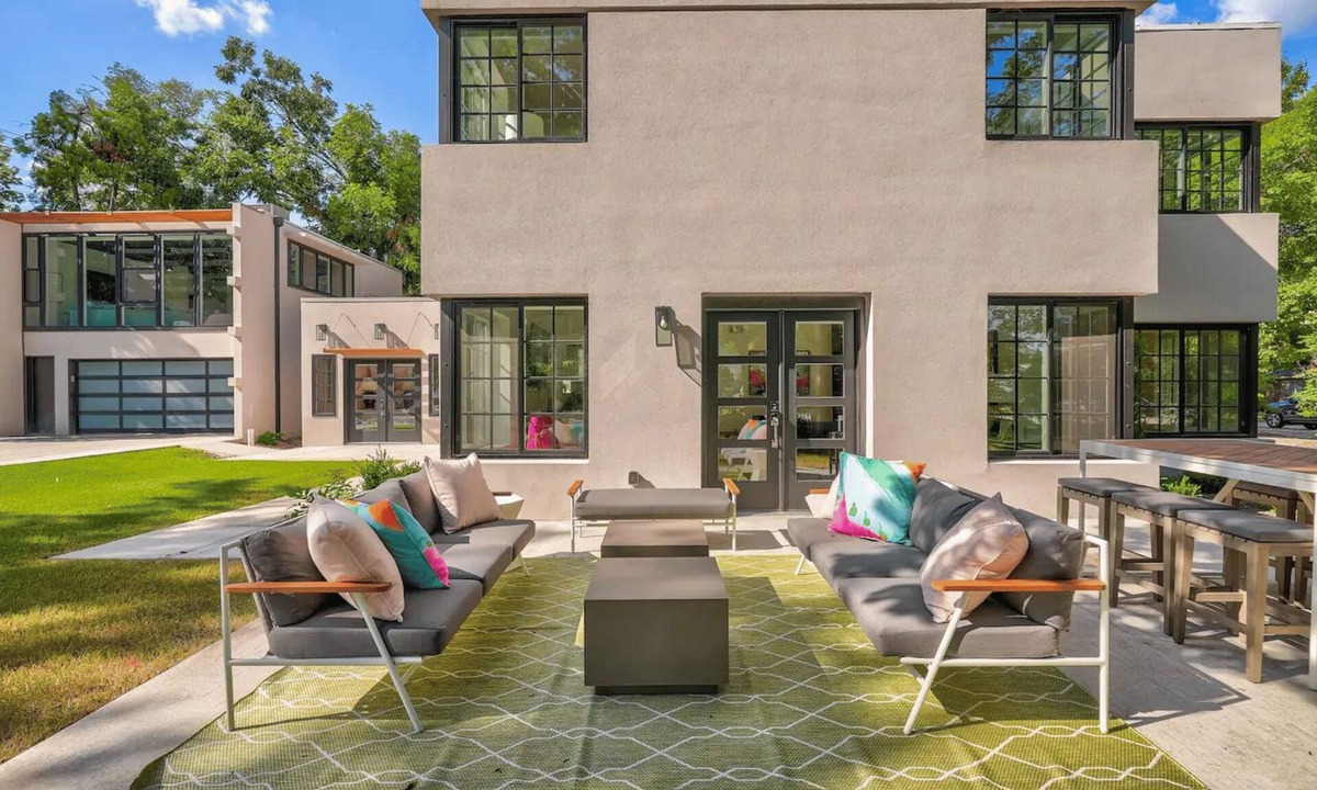 Norman House | 5BR sleeping 10 near OU Stadium — built for game weekends and groups.