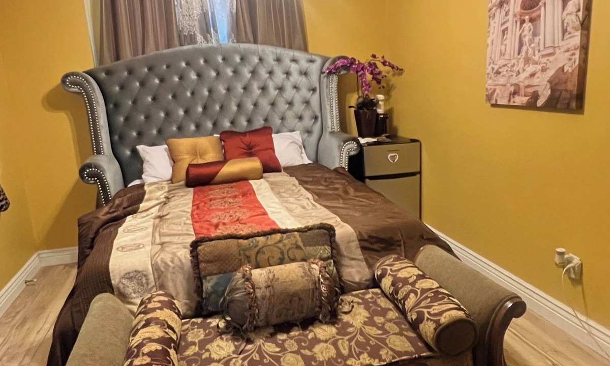Sault Ste. Marie House | 6Br/2 BathRm/kitchen Premium EXCLUSSIVE Luxury Stay