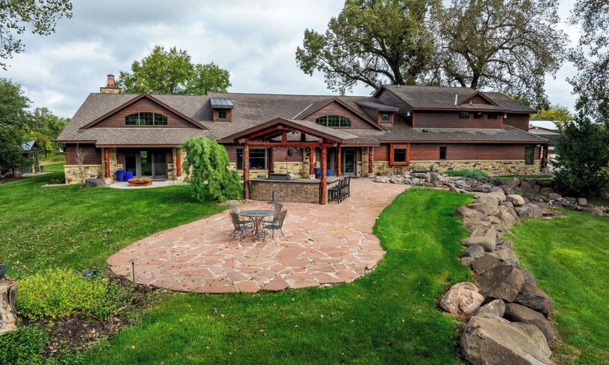 Venice House | 9 Acre Estate Home with Private Lake - Sleeps 16