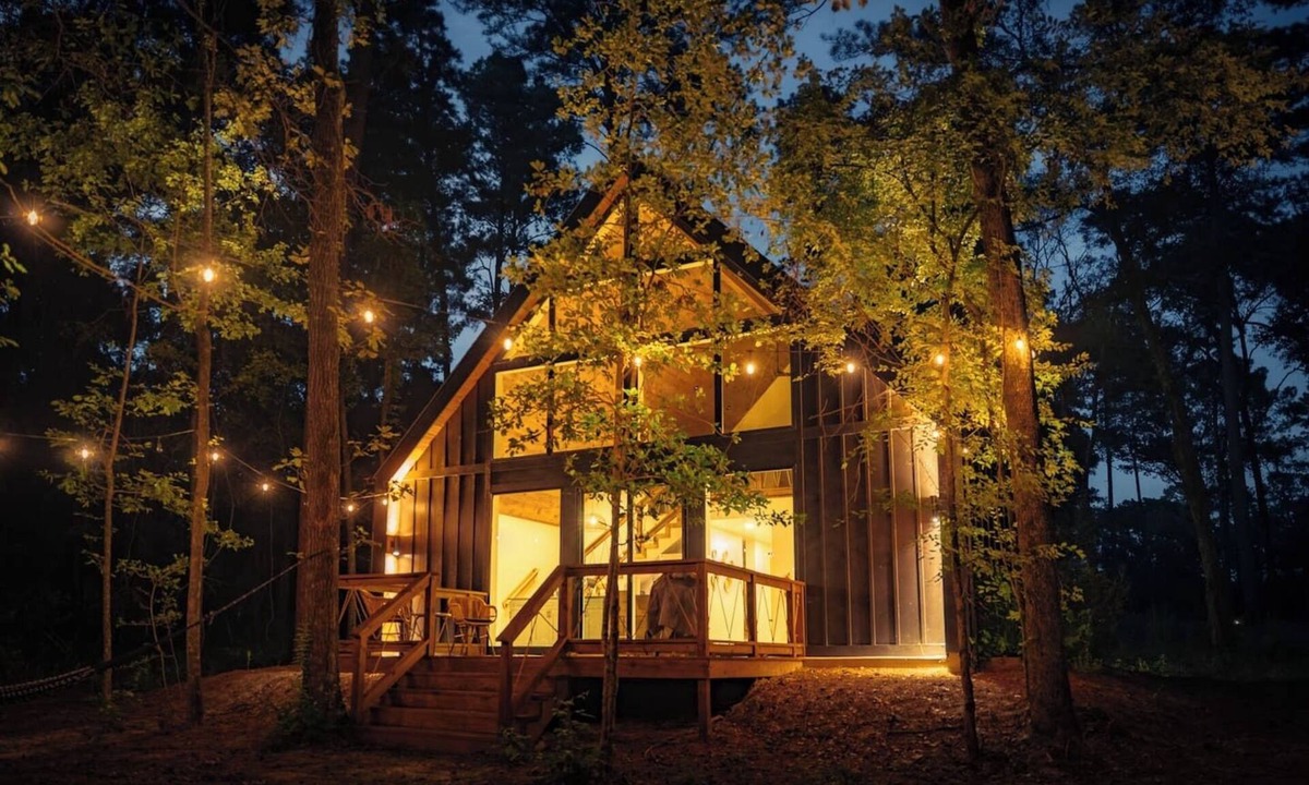 Conroe Cabin | #9 Tree Frog at Lost Forest Cabins