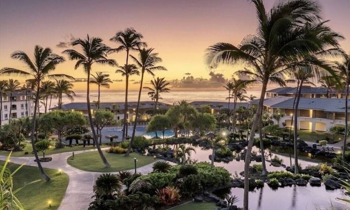 Poipu Condo | A BEAUTIFUL OCEANFRONT RESORT, 2BDRM, Full Kitchen, wifi, pool & bar, fitness
