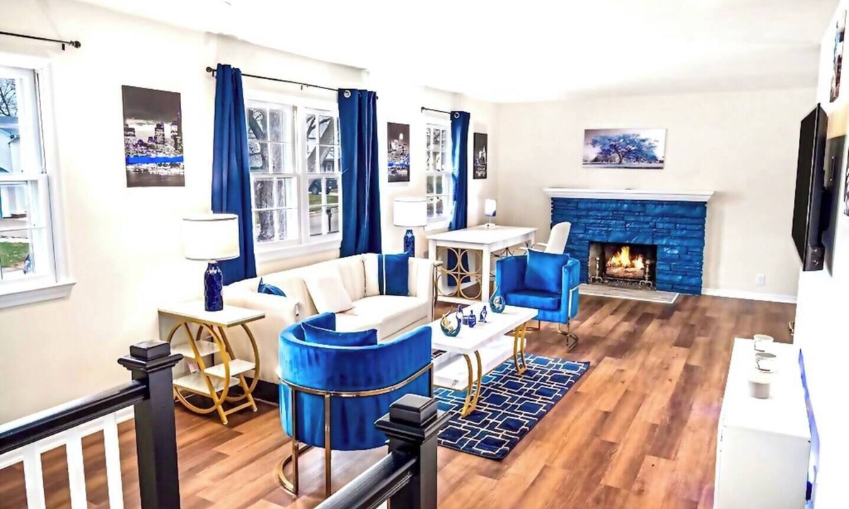 West Omaha House | A Touch of Luxury - Arcade, 5 TVs, Bounce House, Coffee Bar