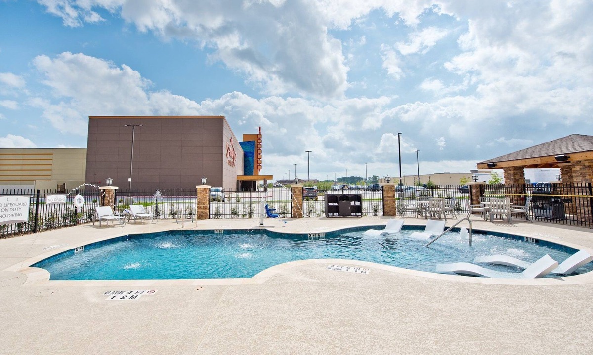Fall Creek Apartment | Accessible 2BR Suite, King + 2 Queens, Tub