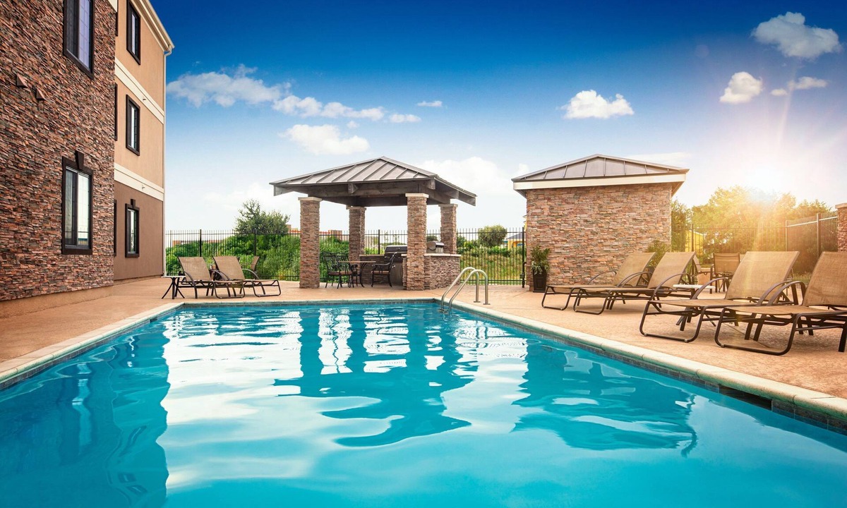 Fort Worth Apartment | Accessible 2BR w/Roll-In Shower & Breakfast